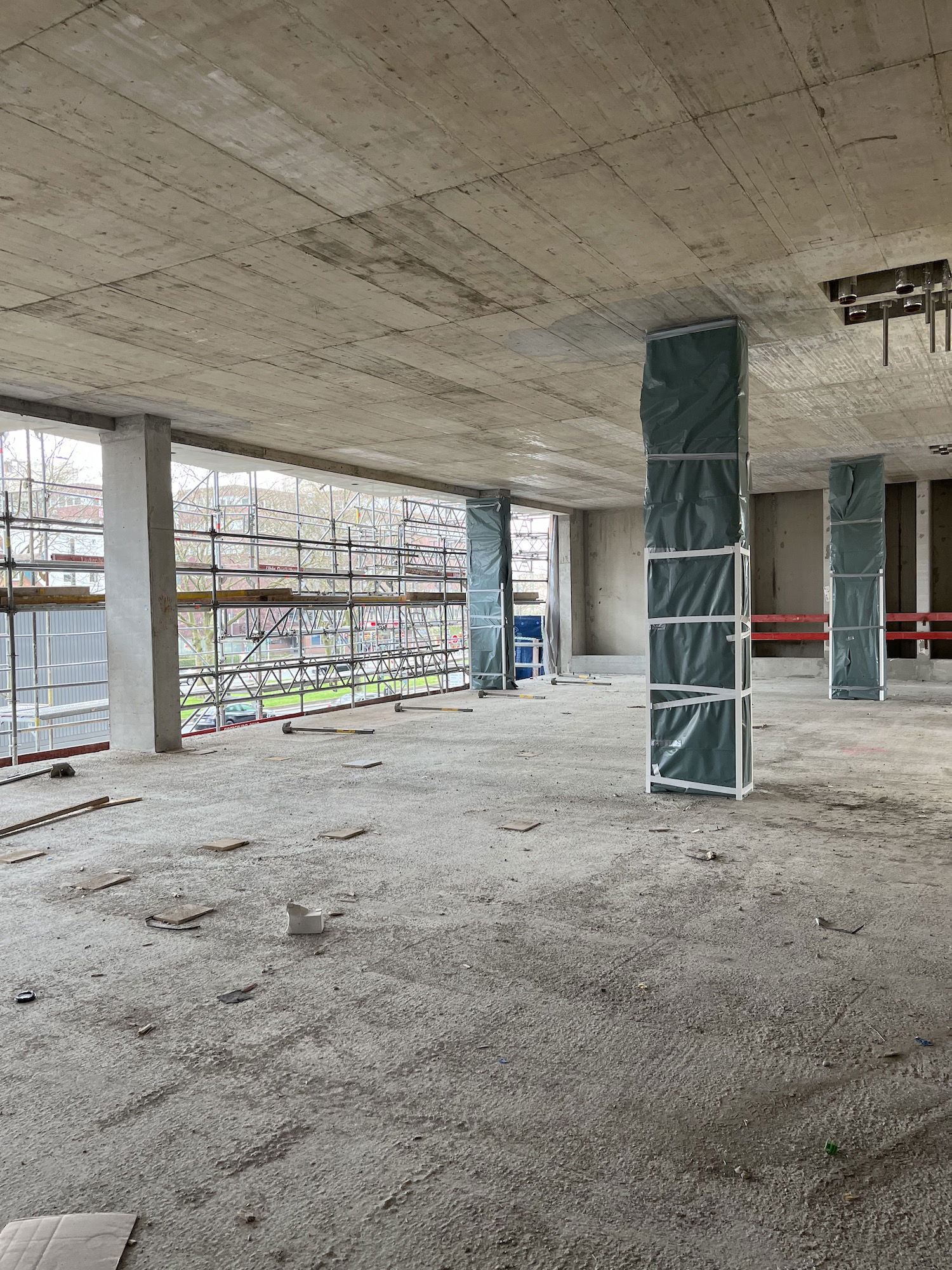 Kennedyallee-Aparthotel-Baustelle-Innenraum-Säulen