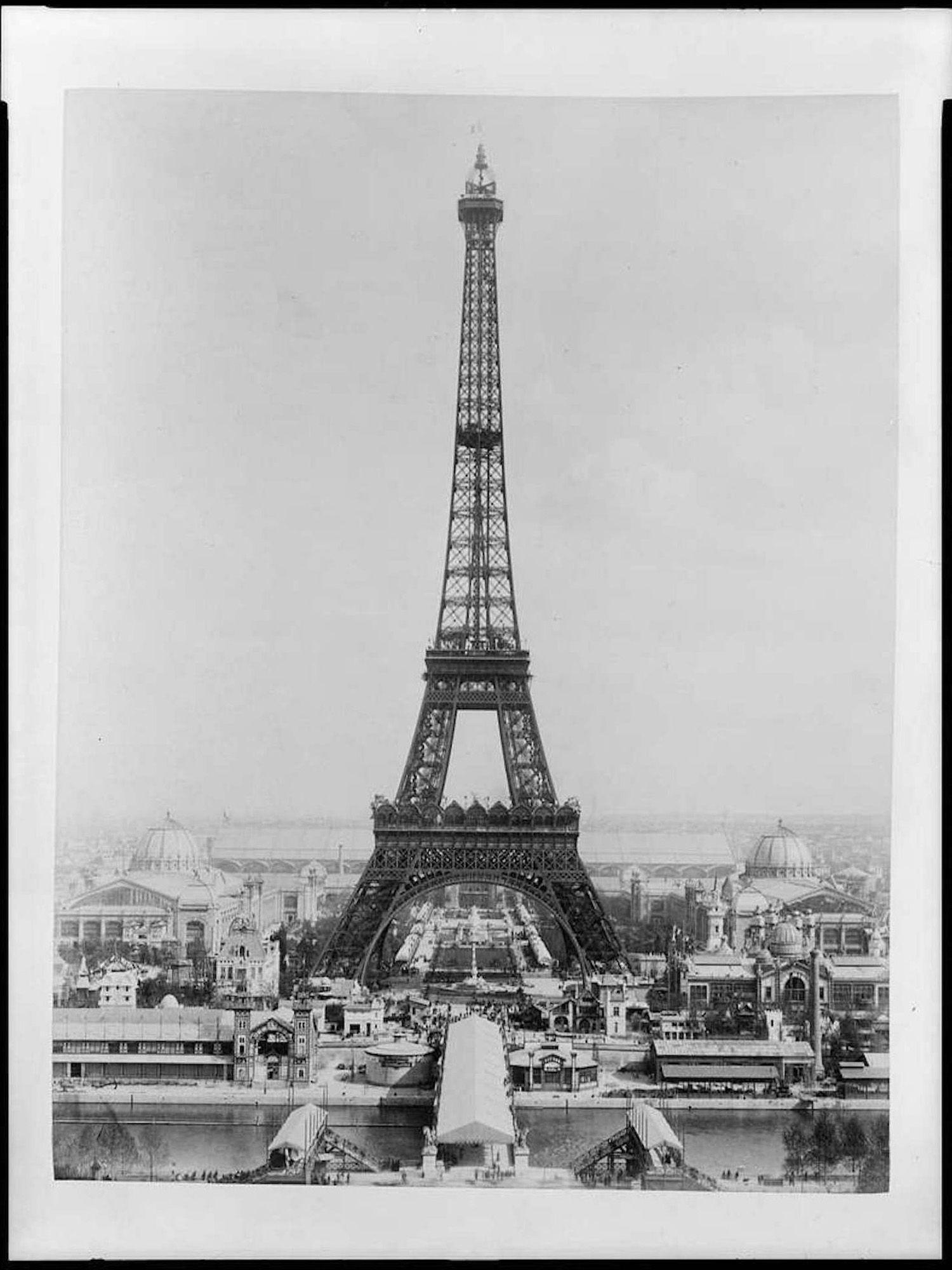 Eiffelturm-Aufzüge-Otis-Schwarzweiß Eiffelturm-Aufzüge-Otis-Schwarzweiß